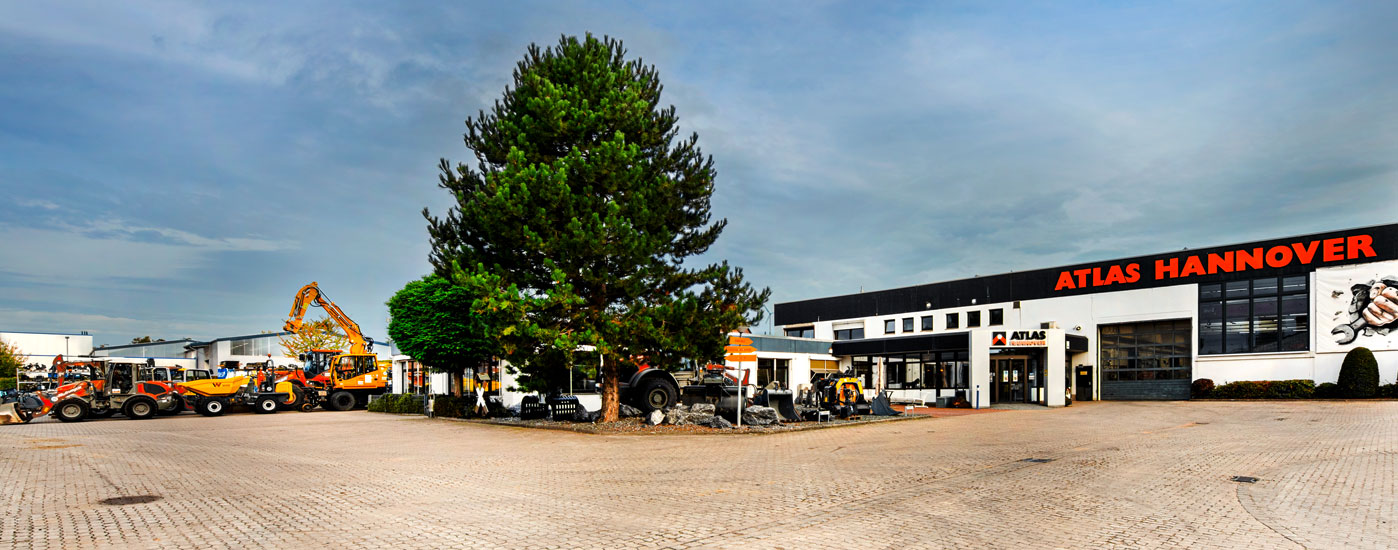 Firmengelände ATLAS Hannover mit parkenden Baumaschinen