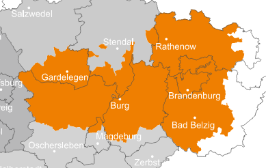 Ansprechpartner Eine Karte, auf der sechs Regionen in Orange hervorgehoben sind - Gardelegen, Stendal, Burg, Rathenow, Brandenburg und Bad Belzig -, während die angrenzenden Gebiete in Grau mit weißen Markierungen dargestellt sind.